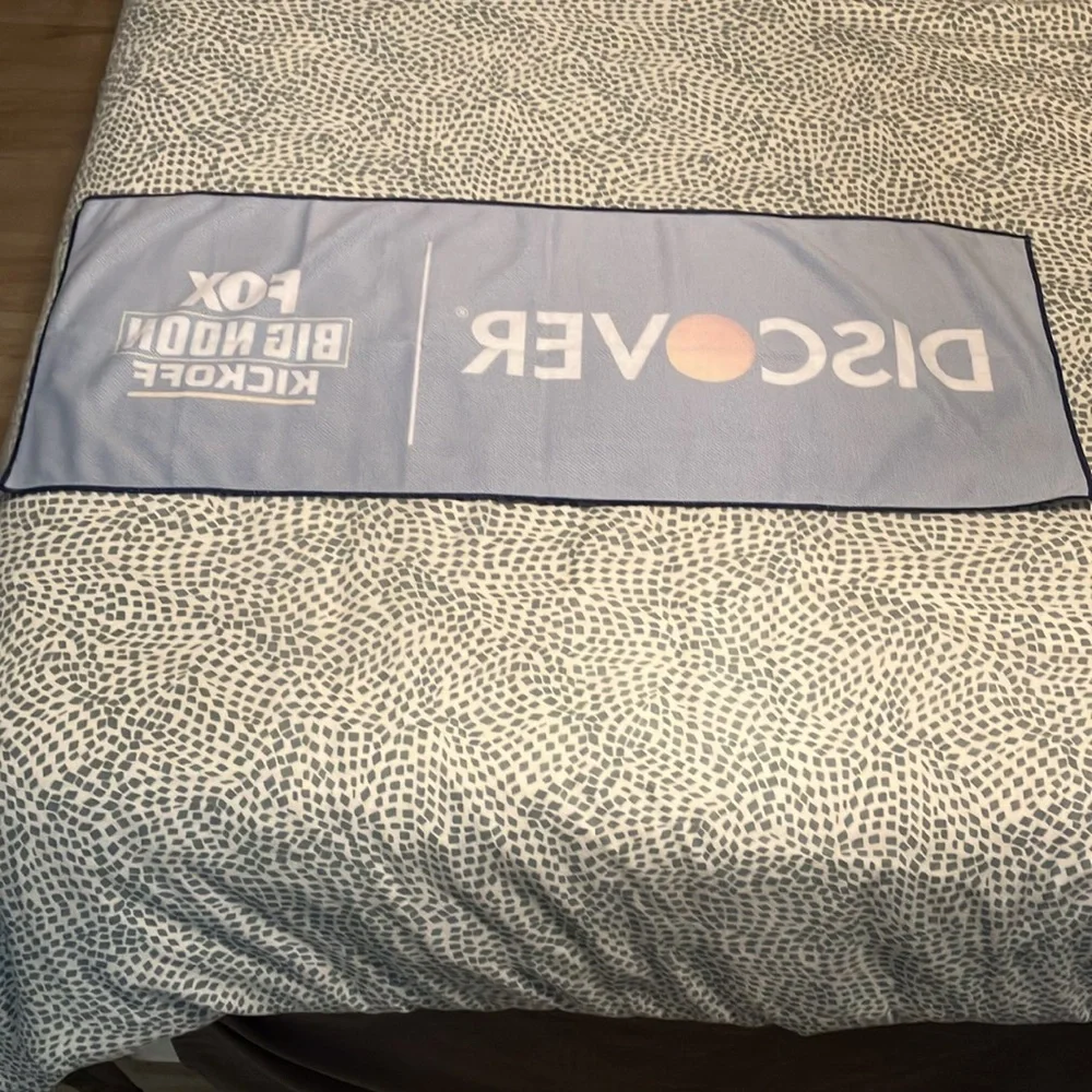 Like New Fox Big Noon Kickoff Towel